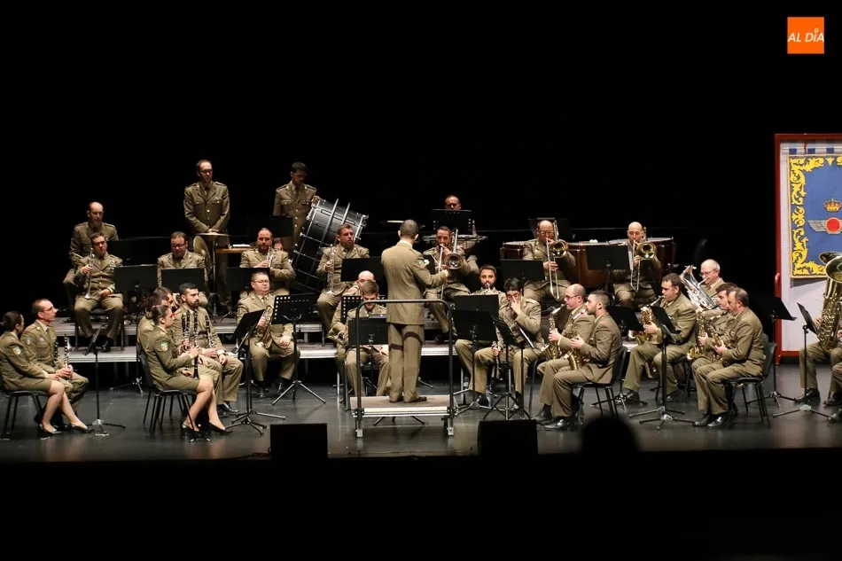 Foto 10 - La banda del Ej&eacute;rcito de Tierra envuelve con su m&uacute;sica el CAEM  