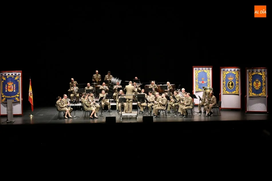 Foto 8 - La banda del Ej&eacute;rcito de Tierra envuelve con su m&uacute;sica el CAEM  