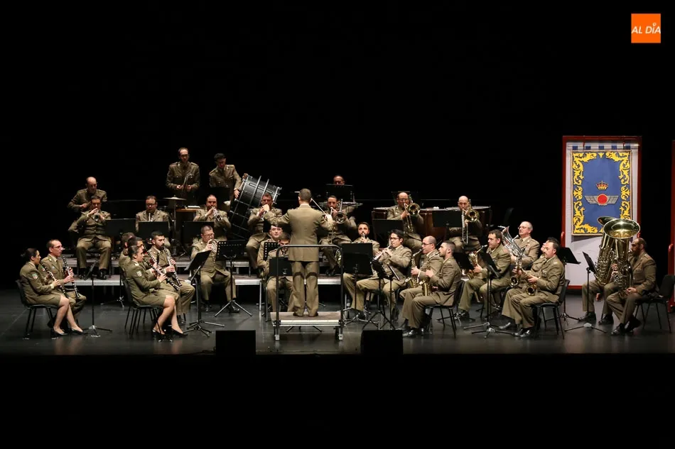Foto 7 - La banda del Ej&eacute;rcito de Tierra envuelve con su m&uacute;sica el CAEM  