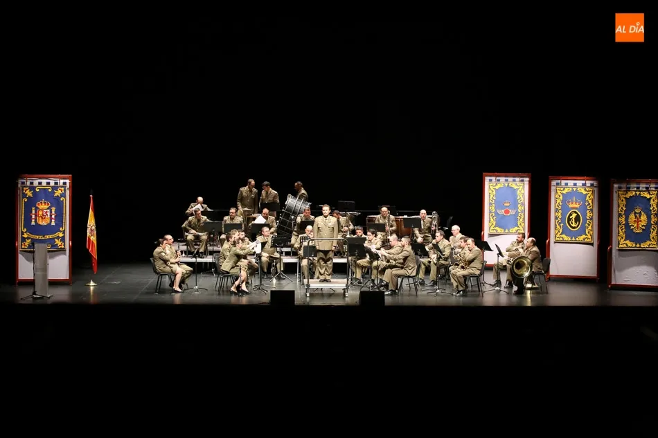 Foto 4 - La banda del Ej&eacute;rcito de Tierra envuelve con su m&uacute;sica el CAEM  