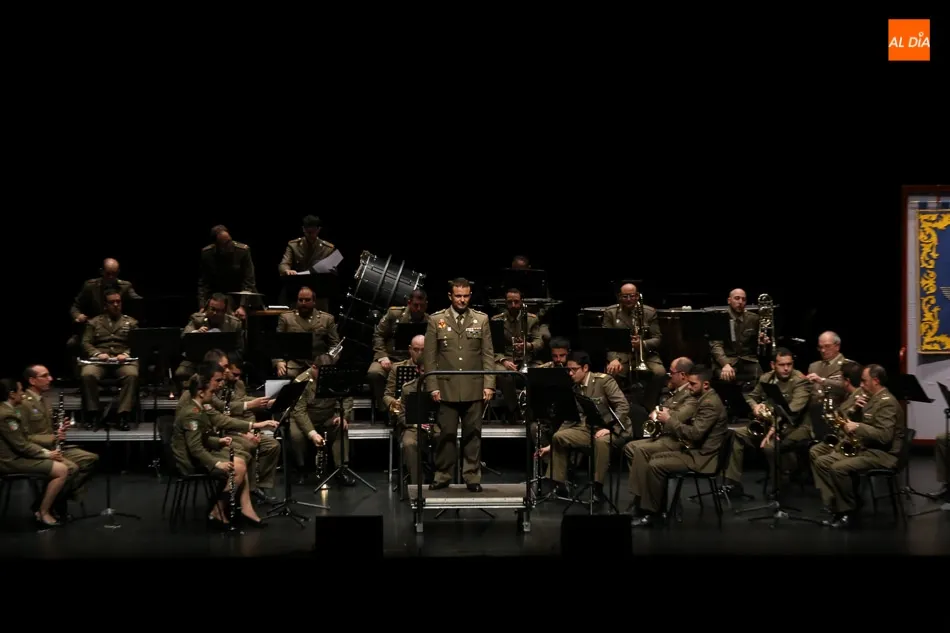 Foto 3 - La banda del Ej&eacute;rcito de Tierra envuelve con su m&uacute;sica el CAEM  