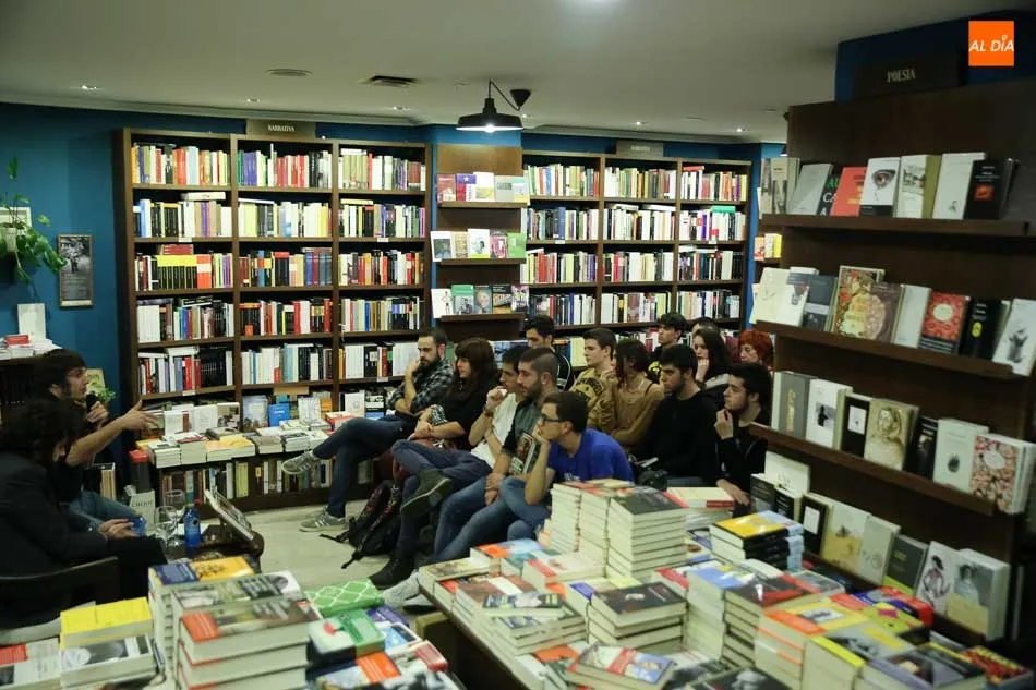 Foto 5 - Daniel Bernab&eacute; ofrece un llamamiento a la unidad en la librer&iacute;a Letras Corsarias  