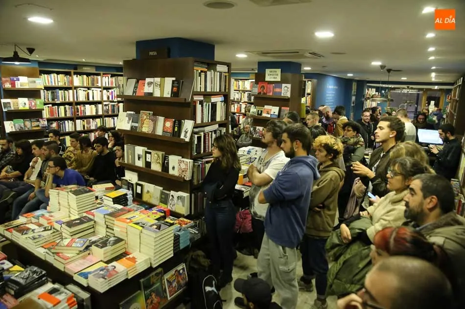 Foto 4 - Daniel Bernab&eacute; ofrece un llamamiento a la unidad en la librer&iacute;a Letras Corsarias  