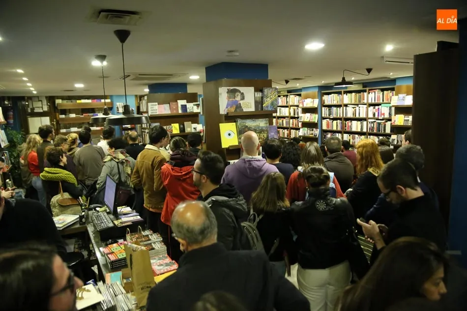 Foto 2 - Daniel Bernab&eacute; ofrece un llamamiento a la unidad en la librer&iacute;a Letras Corsarias  