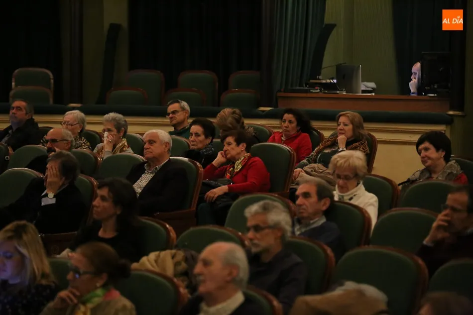Foto 6 - Antonio Garc&iacute;a y Jos&eacute; Fr&iacute;as abordan la crisis desde el punto de vista educacional  