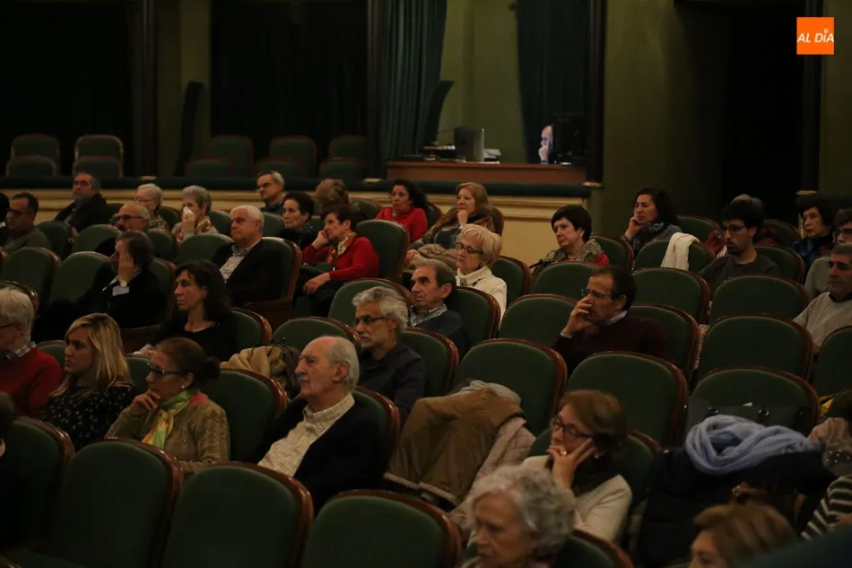 Foto 4 - Antonio Garc&iacute;a y Jos&eacute; Fr&iacute;as abordan la crisis desde el punto de vista educacional  