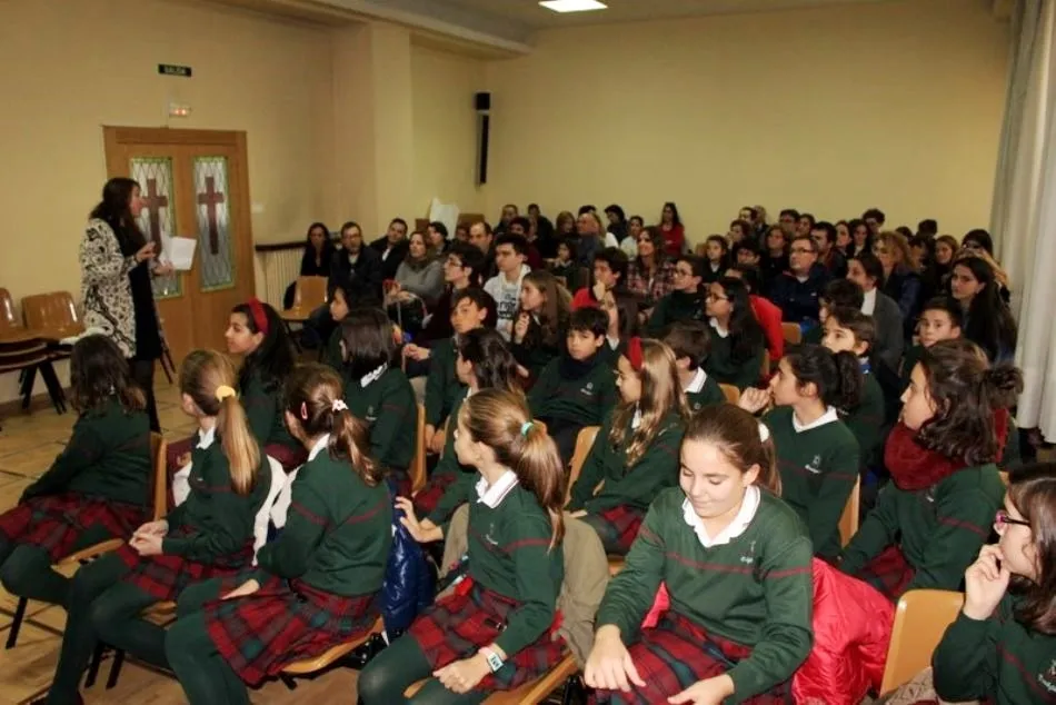 Foto 6 - Alumnos del colegio Calasanz reciben su certificado de los ex&aacute;menes de Cambridge English