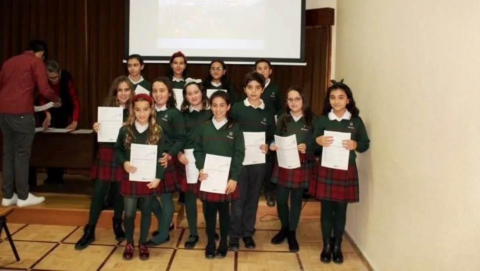Uno de los grupos de estudiantes que han superado los exámenes de Cambridge English