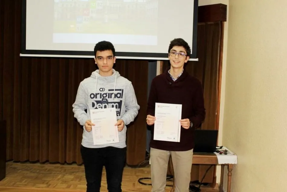 Foto 3 - Alumnos del colegio Calasanz reciben su certificado de los ex&aacute;menes de Cambridge English