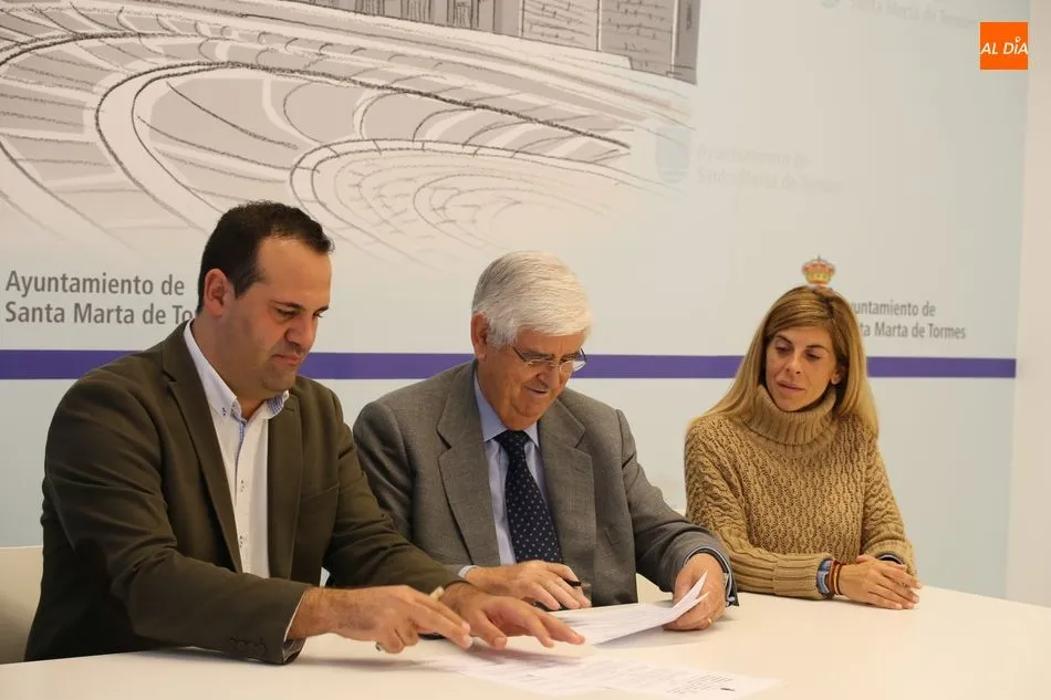 Foto 6 - Ayuntamiento de Santa Marta y Limcasa firman un convenio para la contrataci&oacute;n de desempleados del...