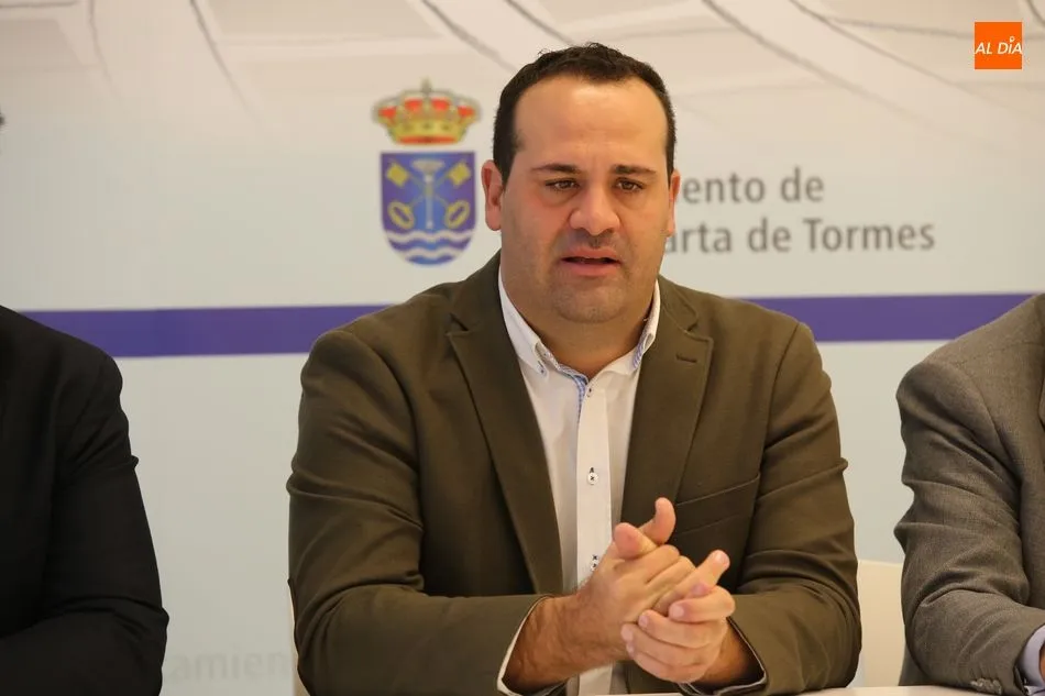 Foto 5 - Ayuntamiento de Santa Marta y Limcasa firman un convenio para la contrataci&oacute;n de desempleados del...