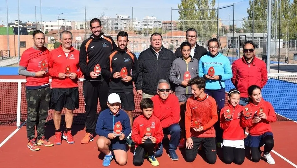 Foto de familia con todos los premiados.