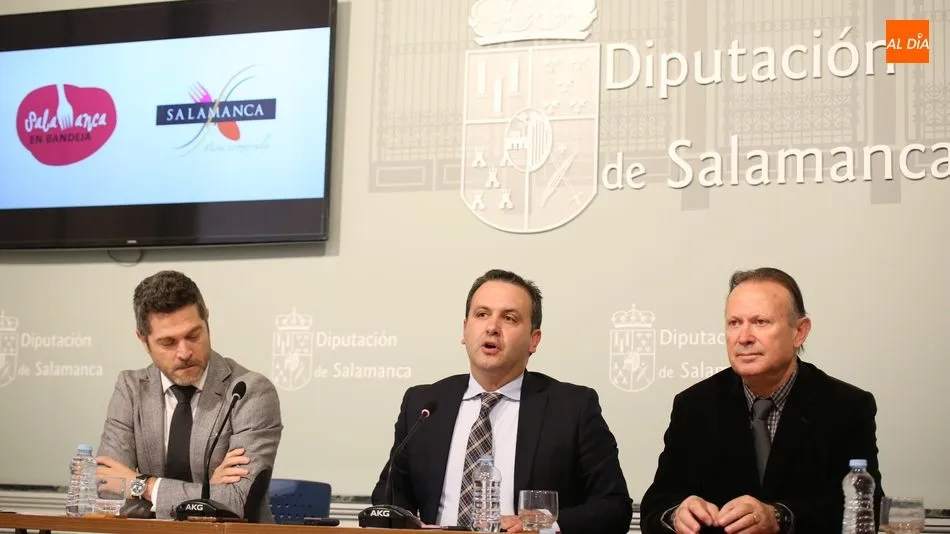 El concejal Julio López y los diputados Javier García Hidalgo y Román Hernández. Foto: Alberto Martín