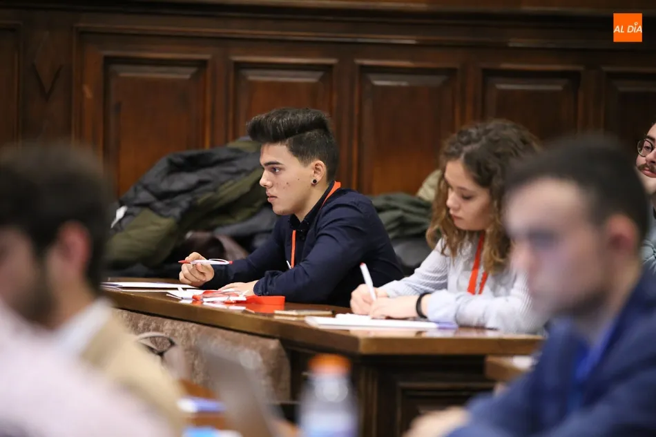 Foto 9 - Acercamiento a la pol&iacute;tica en la II Simulaci&oacute;n del Congreso de los Diputados (SICOD)