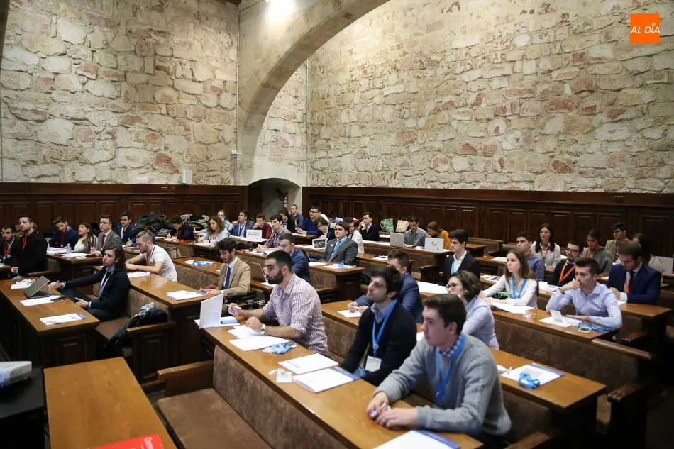 Foto 8 - Acercamiento a la pol&iacute;tica en la II Simulaci&oacute;n del Congreso de los Diputados (SICOD)