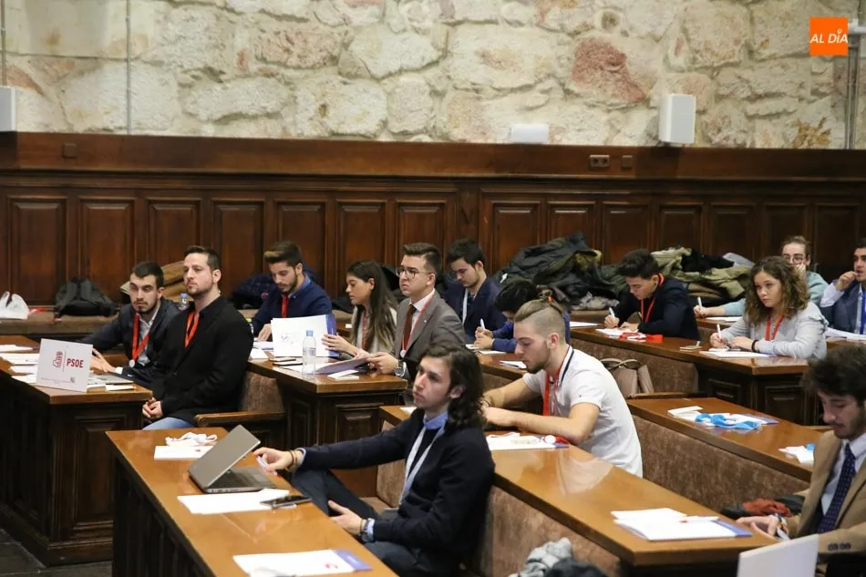Foto 7 - Acercamiento a la pol&iacute;tica en la II Simulaci&oacute;n del Congreso de los Diputados (SICOD)