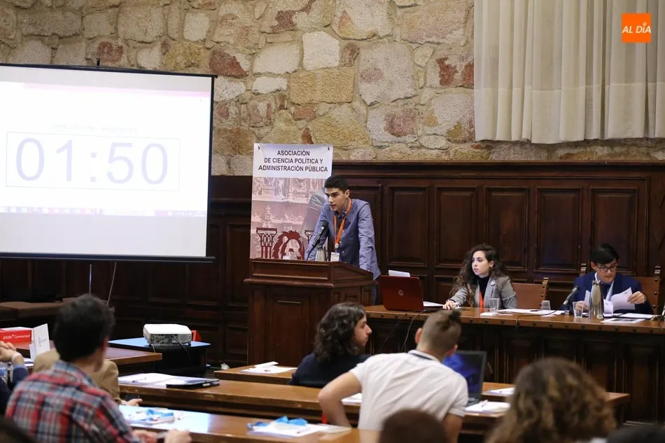 Foto 3 - Acercamiento a la pol&iacute;tica en la II Simulaci&oacute;n del Congreso de los Diputados (SICOD)