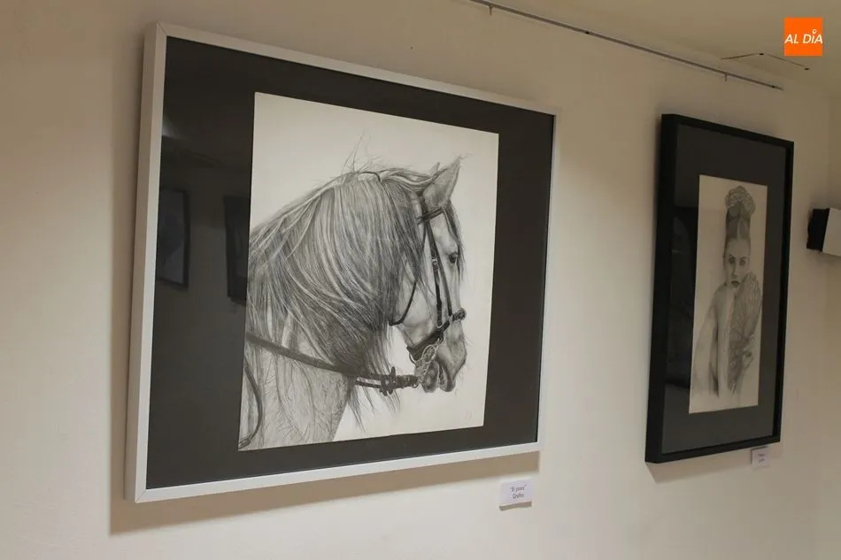 Dos de los trabajos que se exponen en la muestra Más allá del papel, de David Sánchez