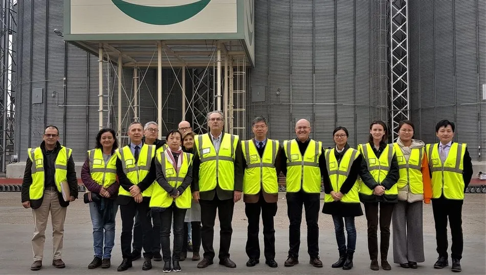 La delegación china, en las instalaciones del la cooperativa COBADU
