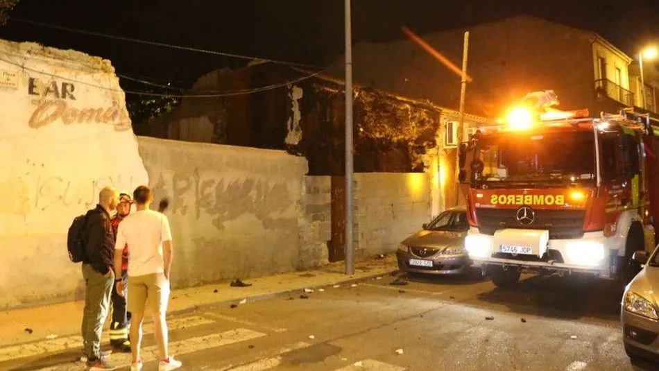 Incendio en un solar abandonado en la zona del Arrabal.