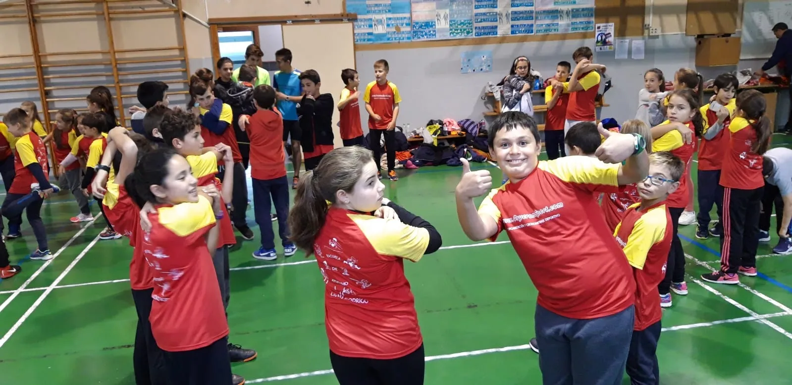 Foto 11 - Cerca de 90 ni&ntilde;os y j&oacute;venes participan este curso en la Escuela de Atletismo  