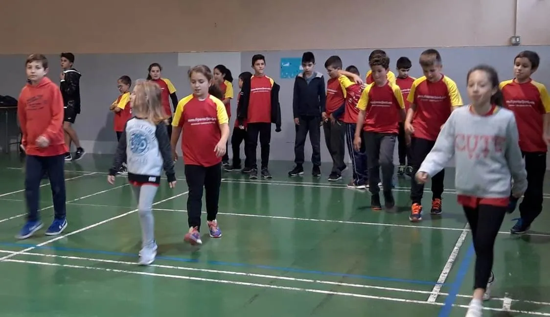 Foto 2 - Cerca de 90 ni&ntilde;os y j&oacute;venes participan este curso en la Escuela de Atletismo  