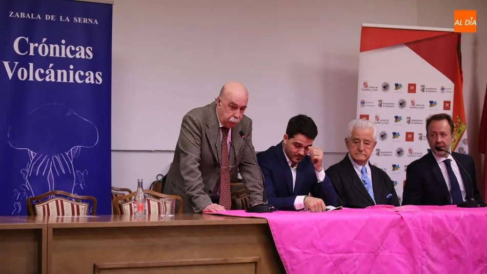 El acto se celebraba en el Casino de Salamanca organizado por la Federación de Peñas Taurinas de la Provincia de Salamanca. Foto de Alberto Martín
