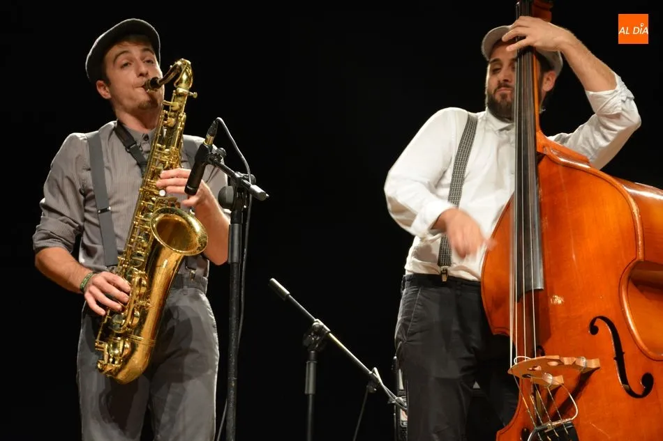 Foto 11 - Berzosax, explosi&oacute;n de swing, dixie y blues en la biblioteca Torrente Ballester