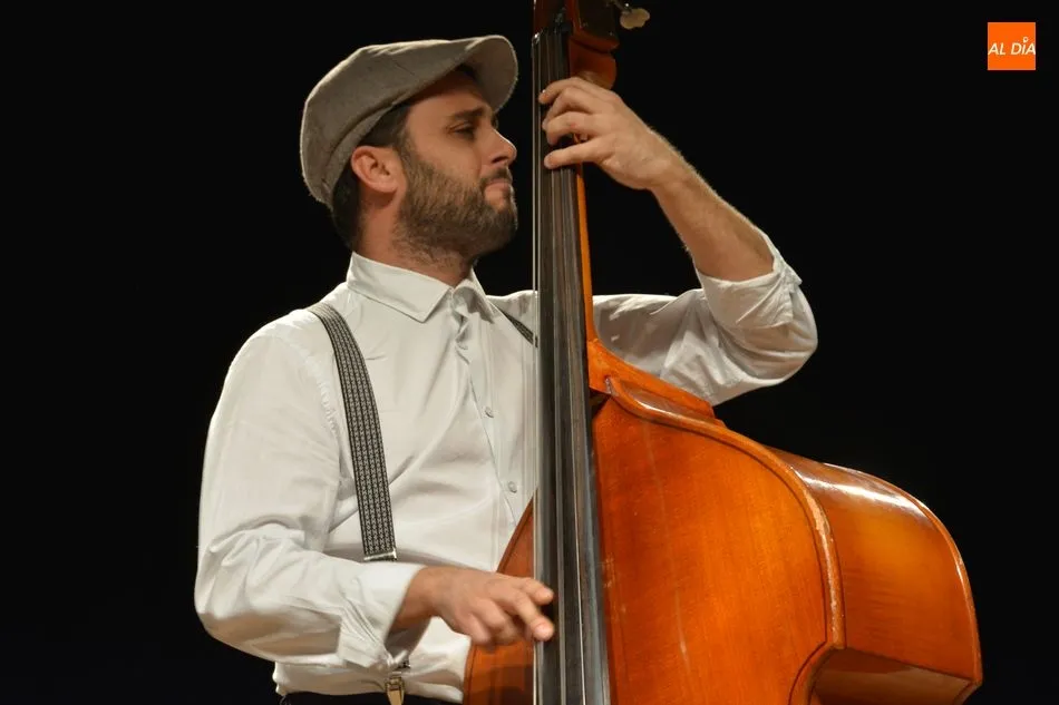 Foto 10 - Berzosax, explosi&oacute;n de swing, dixie y blues en la biblioteca Torrente Ballester