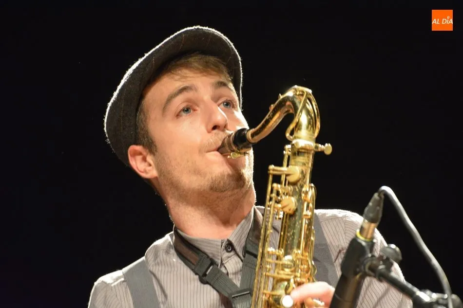 Foto 8 - Berzosax, explosi&oacute;n de swing, dixie y blues en la biblioteca Torrente Ballester