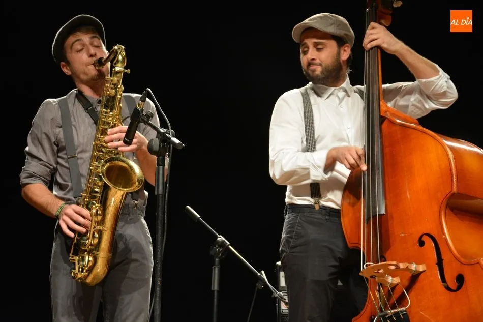 Foto 7 - Berzosax, explosi&oacute;n de swing, dixie y blues en la biblioteca Torrente Ballester