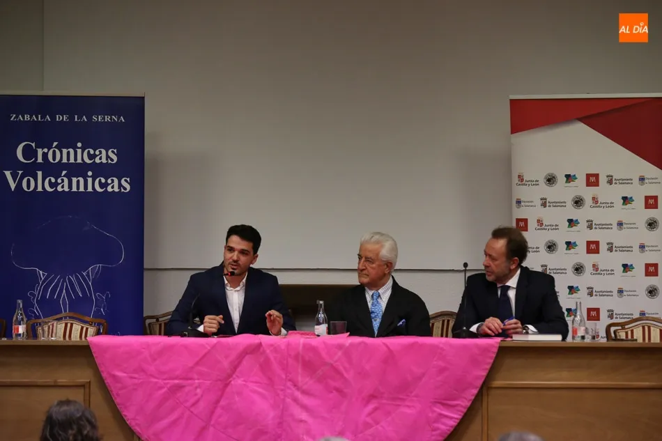 Foto 3 - Zabala de la Serna muestra en su libro Cr&oacute;nicas Volc&aacute;nicas los mejores momentos de su carrera
