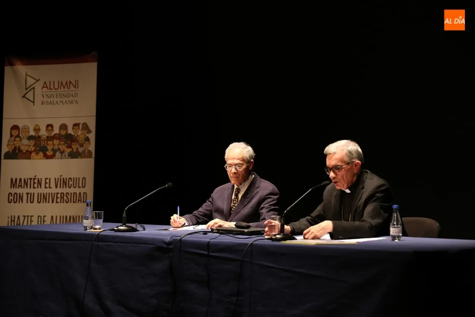 Foto 7 - El obispo de Segovia reflexiona en el Liceo sobre la crisis de la sociedad actual