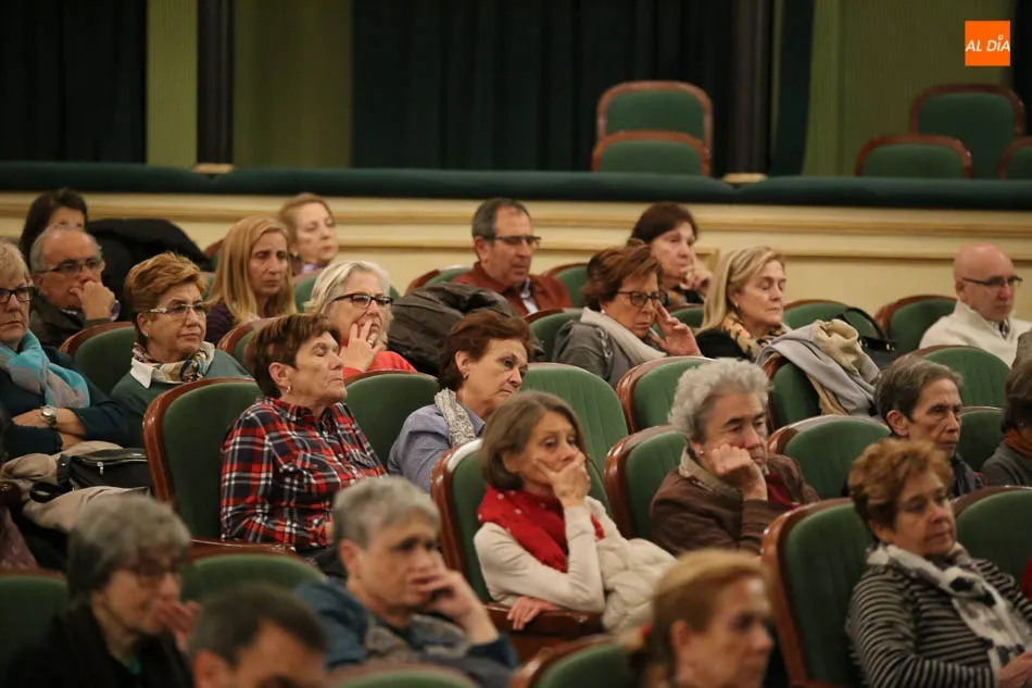 Foto 6 - El obispo de Segovia reflexiona en el Liceo sobre la crisis de la sociedad actual