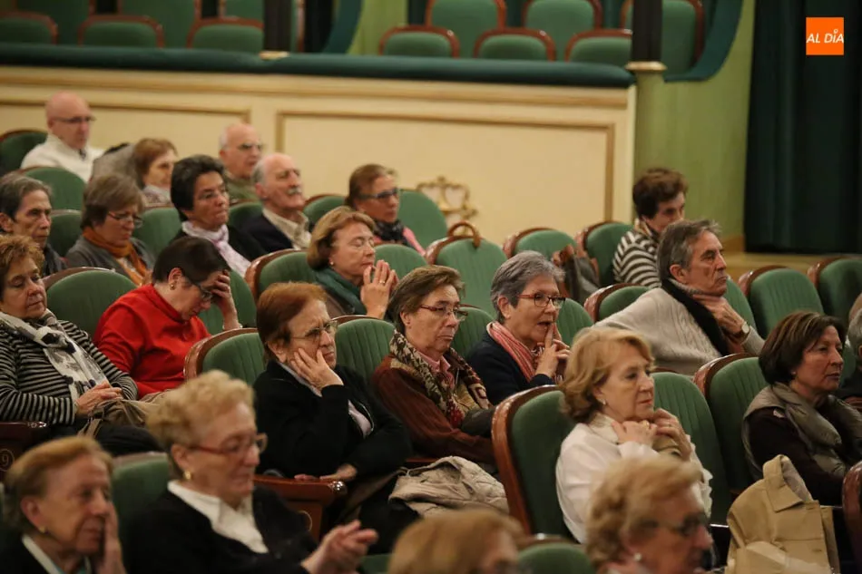 Foto 4 - El obispo de Segovia reflexiona en el Liceo sobre la crisis de la sociedad actual
