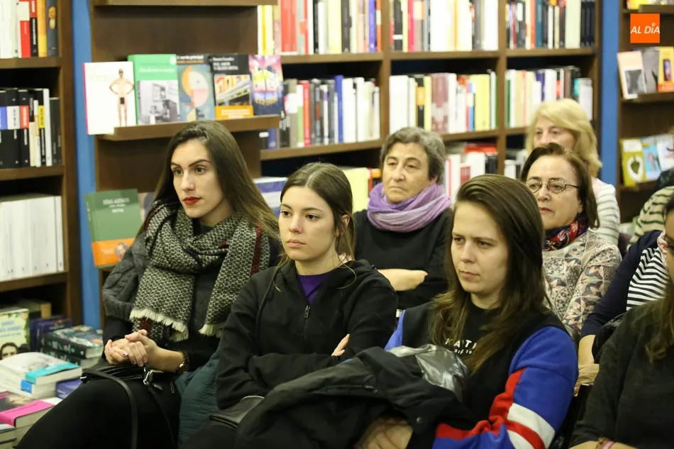 Foto 8 - Mar&iacute;a Pazos presenta su libro &lsquo;Contra el Patriarcado&rsquo; presentando una econom&iacute;a feminista