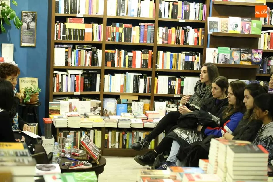 Foto 2 - Mar&iacute;a Pazos presenta su libro &lsquo;Contra el Patriarcado&rsquo; presentando una econom&iacute;a feminista