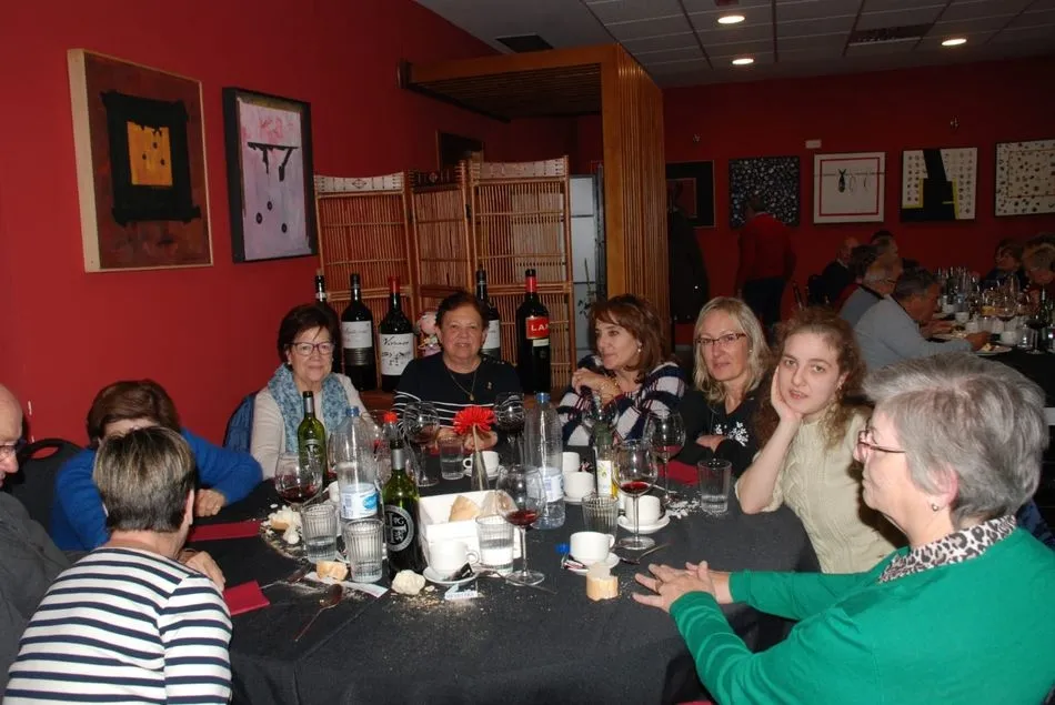 Foto 6 - M&aacute;s de un centenar de alumnos del Centro de Adultos de Tordesillas visitan la ciudad  