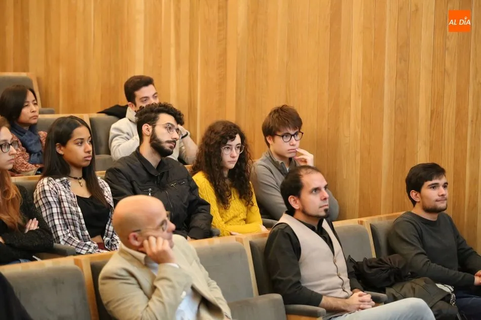 Foto 4 - Encuentro en la USAL sobre los 150 a&ntilde;os de relaciones diplom&aacute;ticas entre Espa&ntilde;a y Jap&oacute;n