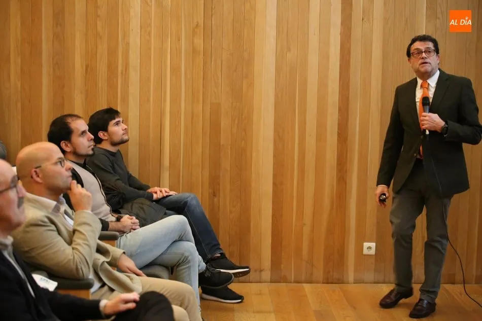 Foto 2 - Encuentro en la USAL sobre los 150 a&ntilde;os de relaciones diplom&aacute;ticas entre Espa&ntilde;a y Jap&oacute;n