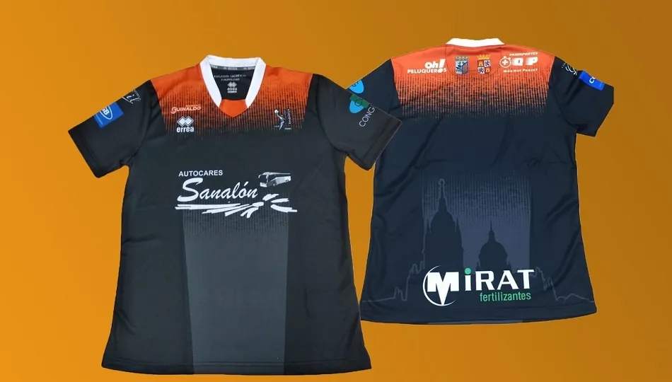 Foto 5 - Autocares Sanal&oacute;n Ciudad de Salamanca presenta las nuevas equipaciones de la temporada 2018-19