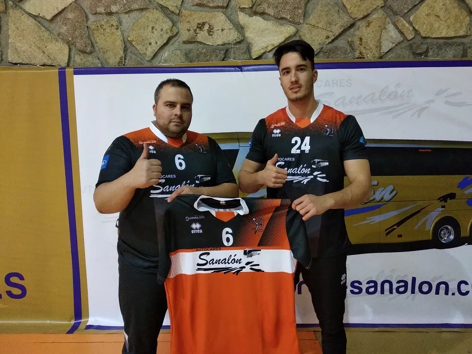 Foto 4 - Autocares Sanal&oacute;n Ciudad de Salamanca presenta las nuevas equipaciones de la temporada 2018-19