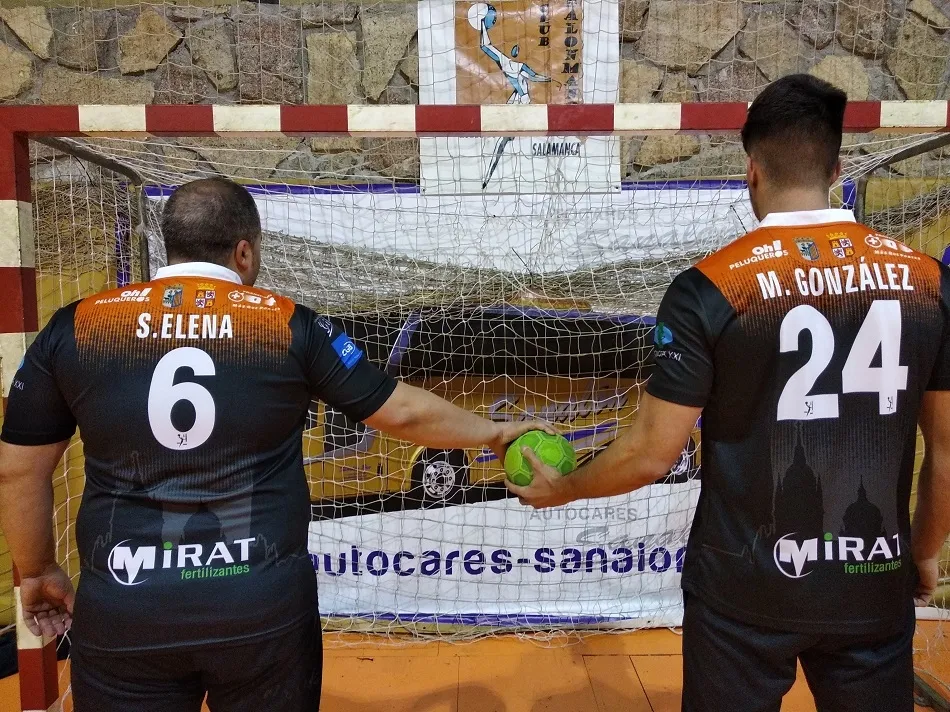 Foto 3 - Autocares Sanal&oacute;n Ciudad de Salamanca presenta las nuevas equipaciones de la temporada 2018-19