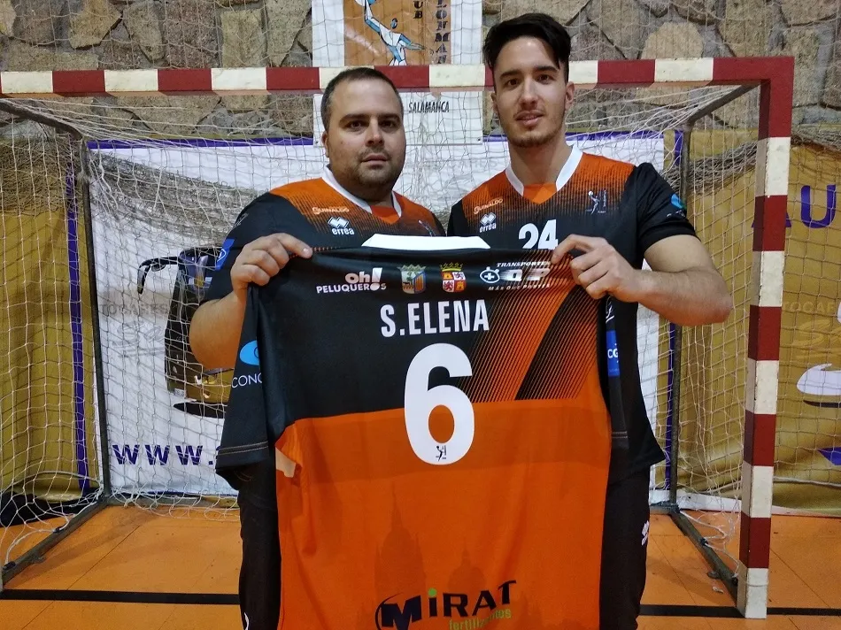 Foto 2 - Autocares Sanal&oacute;n Ciudad de Salamanca presenta las nuevas equipaciones de la temporada 2018-19