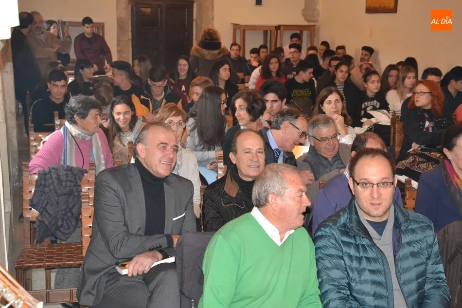 Foto 6 - Anselmo Matilla presenta en sociedad su Manual de Historia de la Filosof&iacute;a  
