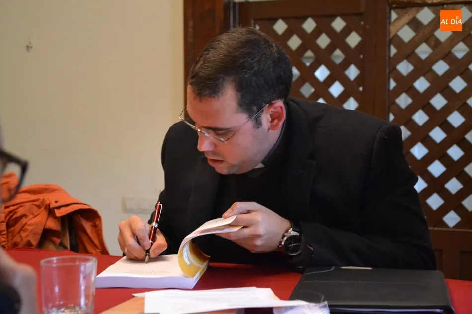 Foto 2 - Anselmo Matilla presenta en sociedad su Manual de Historia de la Filosof&iacute;a  