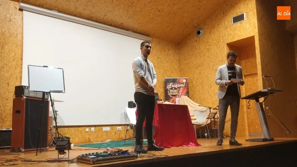 Un instante de los primeros minutos de la gala. Fotos: Lydia González