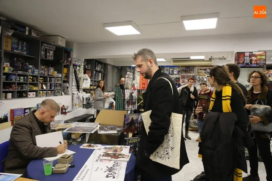 Foto 8 - El dibujante Salvador Larroca firma ejemplares de c&oacute;mic en Shogun, que sigue celebrando su 13...