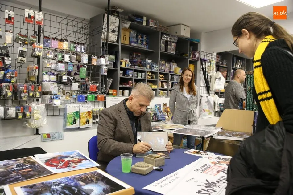 Foto 6 - El dibujante Salvador Larroca firma ejemplares de c&oacute;mic en Shogun, que sigue celebrando su 13...