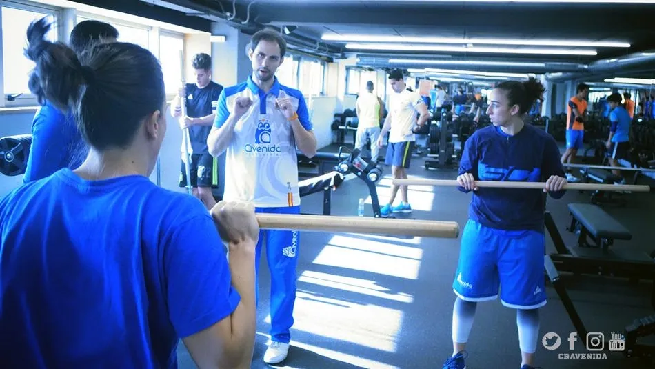 Las jugadoras realizan un entrenamiento en el gimnasio. Foto: Perfumerías Avenida